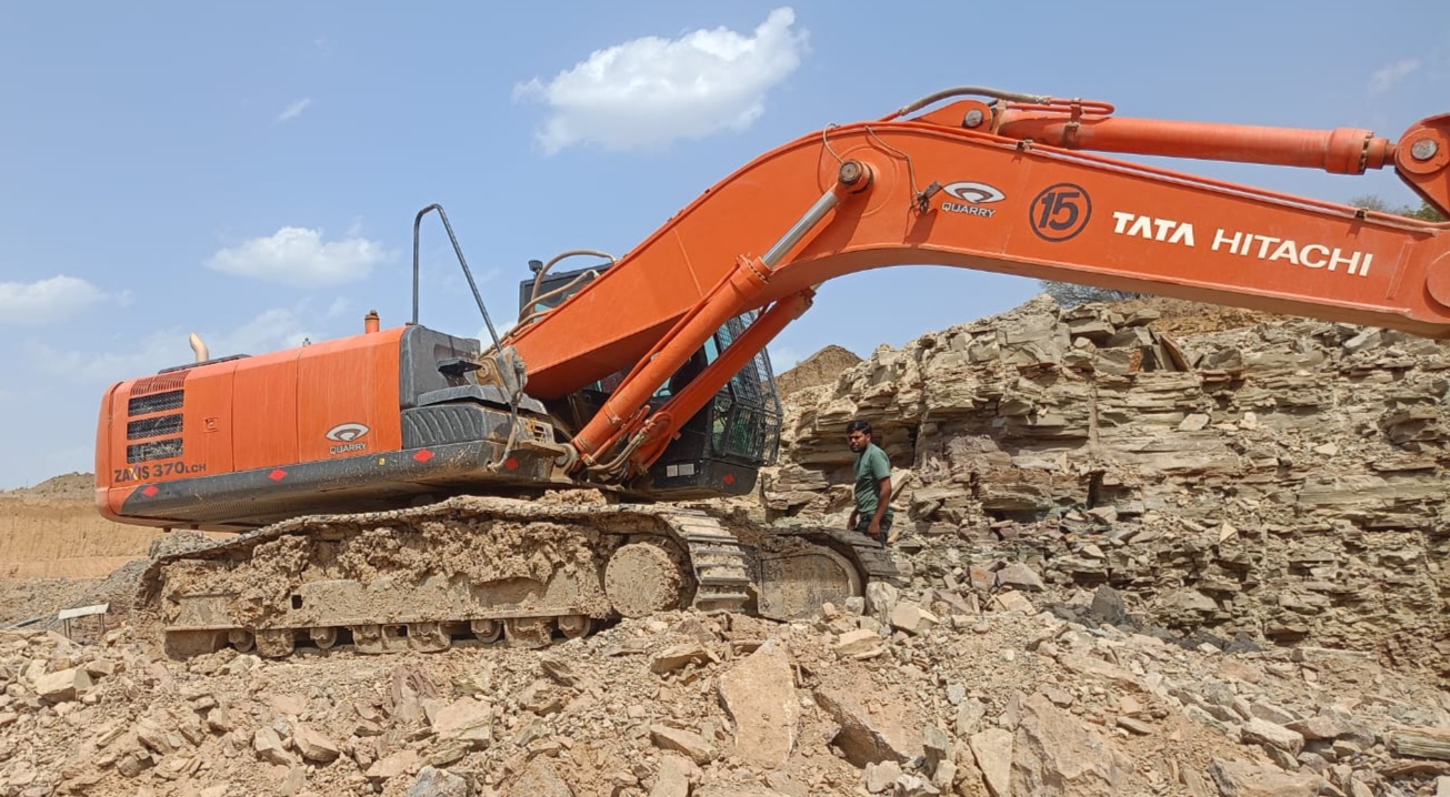 TATA HITACHI EXCAVATOR ZAXIS 370 2023