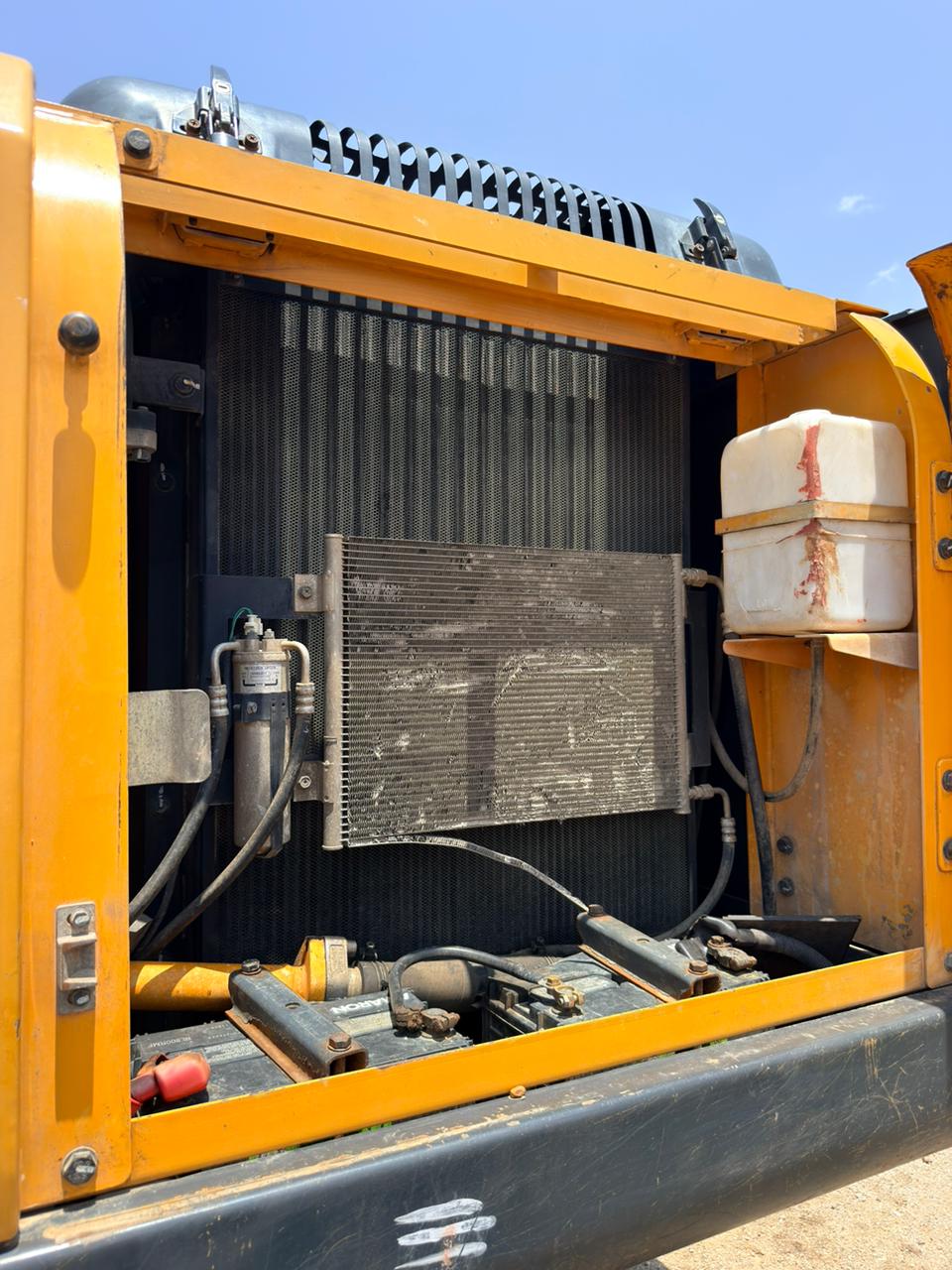 HYUNDAI EXCAVATOR R210 2021