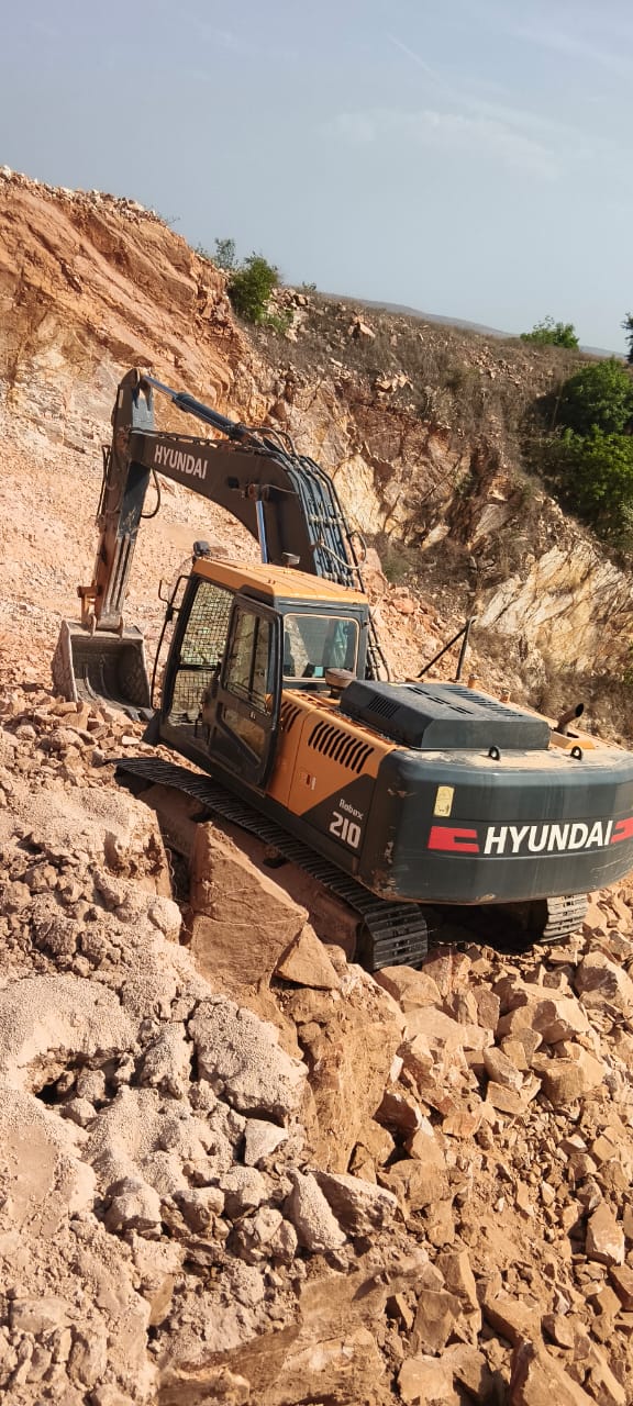HYUNDAI EXCAVATOR R210 2021