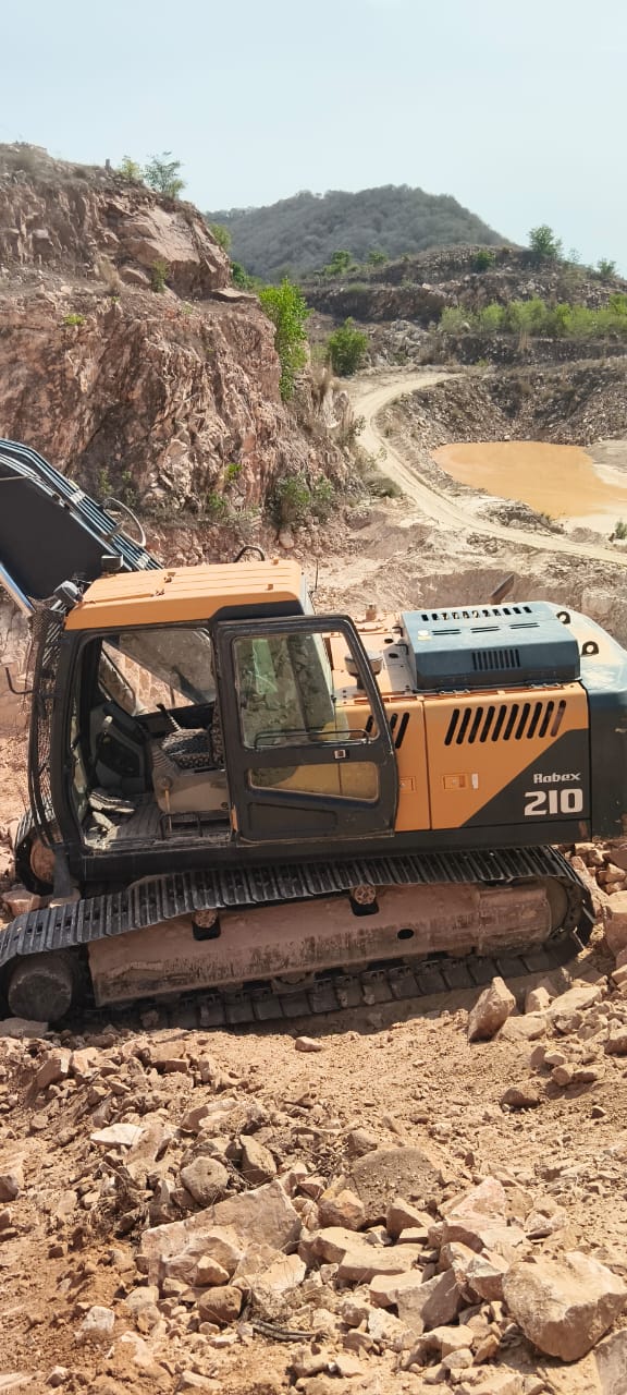 HYUNDAI EXCAVATOR R210 2021