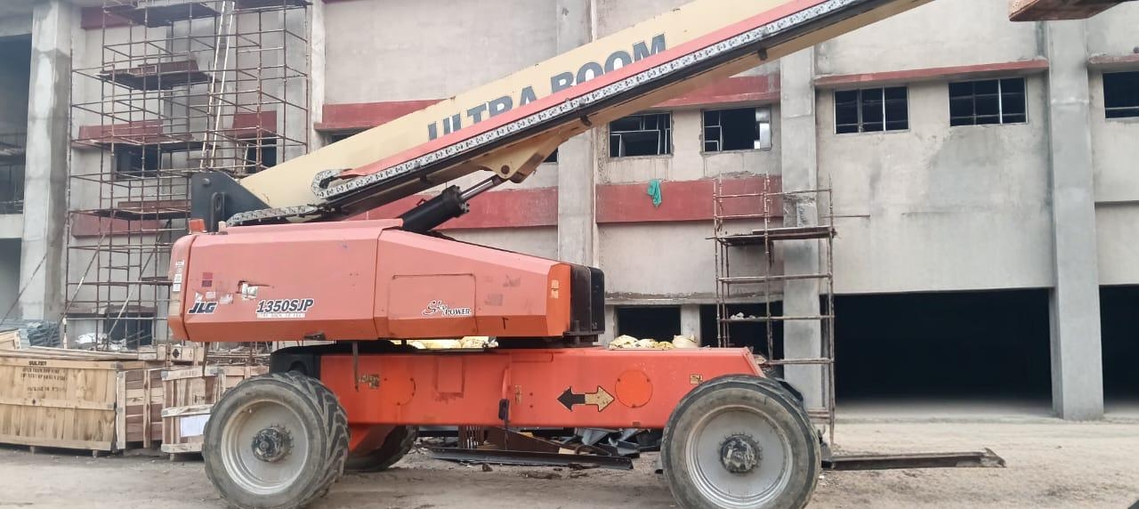 JLG BOOM LIFT 1350SJP 2012