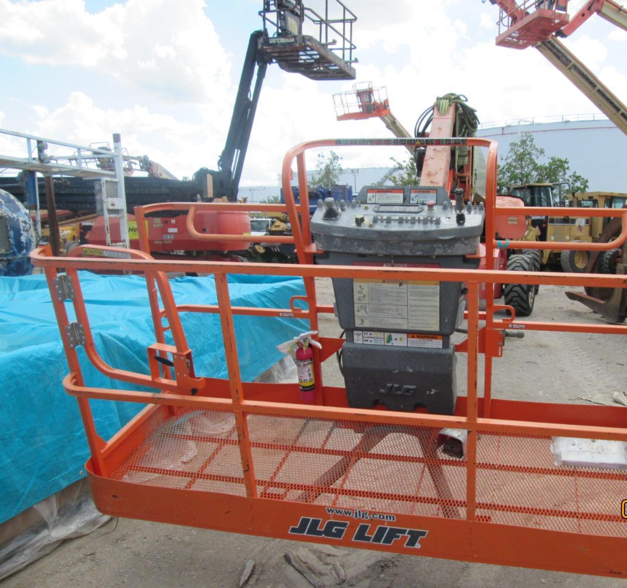 JLG BOOM LIFT 1350SJP 2012