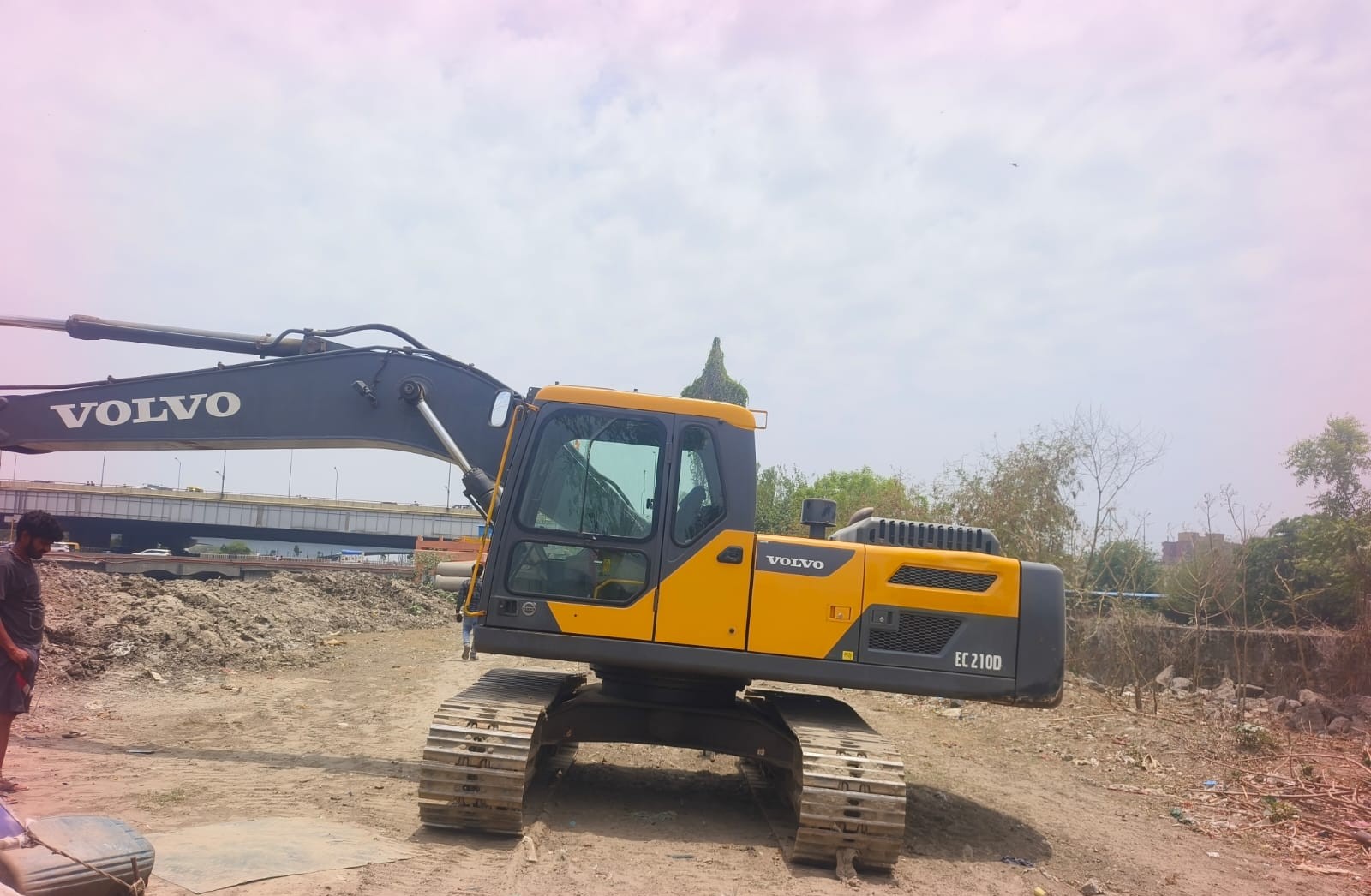 VOLVO EXCAVATOR EC210D 2020