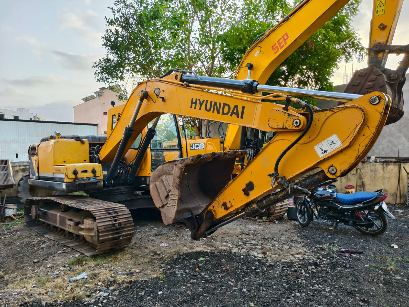 HYUNDAI EXCAVATOR R140LC-9 2013