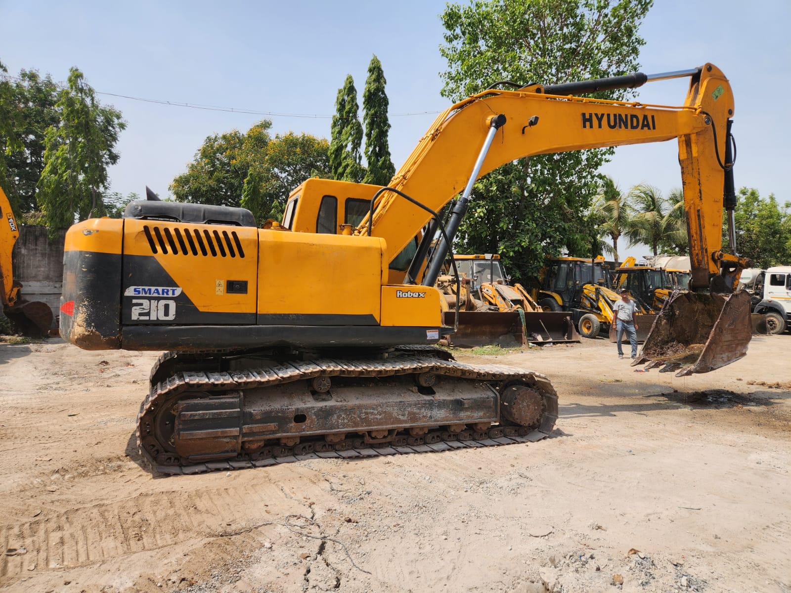 HYUNDAI EXCAVATOR R210 2018