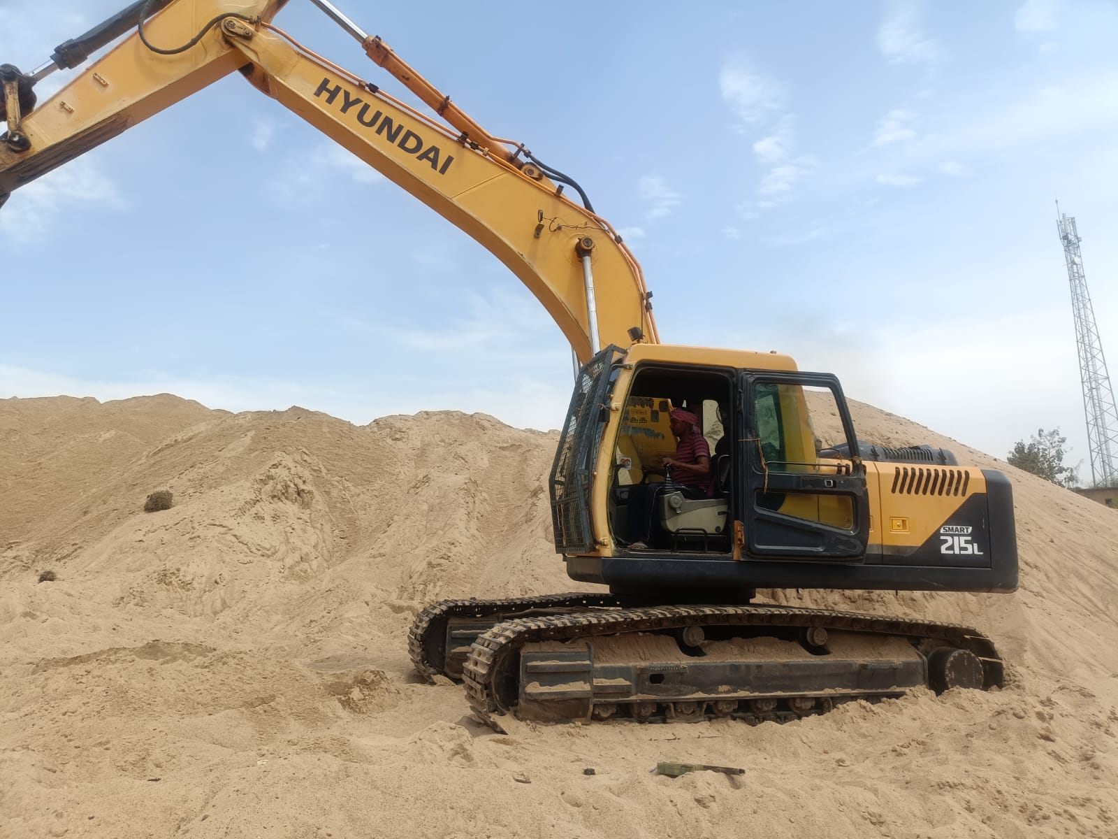 HYUNDAI EXCAVATOR R215 SMART 2019