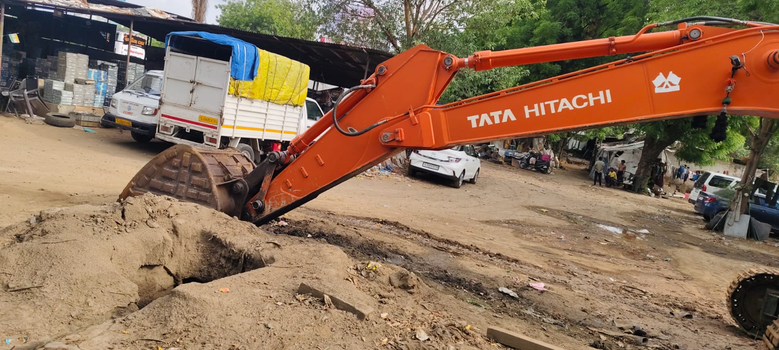 TATA HITACHI EXCAVATAR EX200 2023