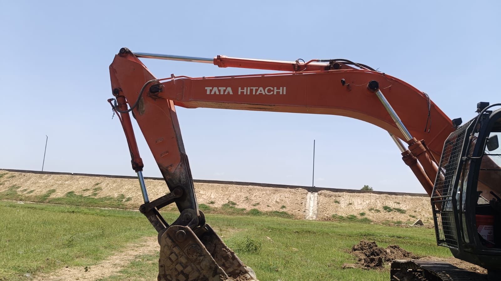 TATA HITACHI EXCAVATOR EX 200 2019
