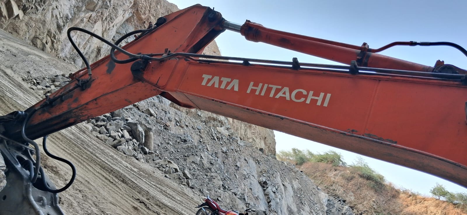 TATA HITACHI EXCAVATAR EX200 2017