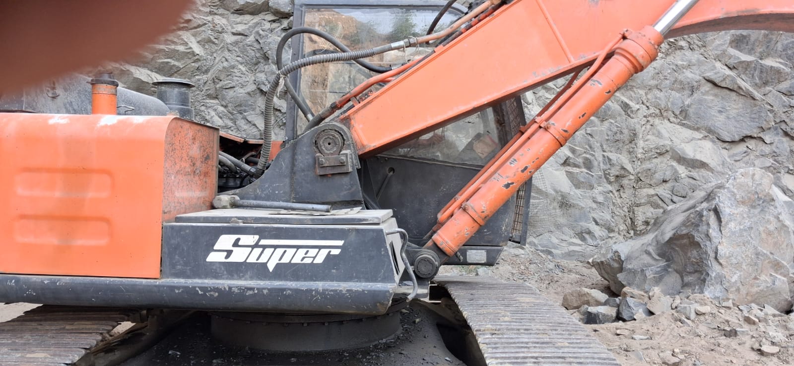 TATA HITACHI EXCAVATAR EX200 2017