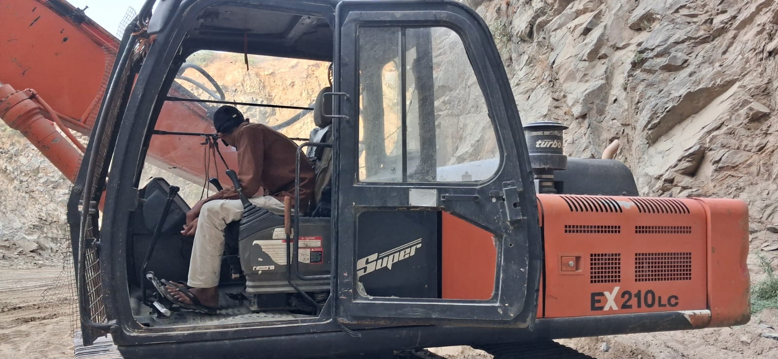 TATA HITACHI EXCAVATAR EX200 2017