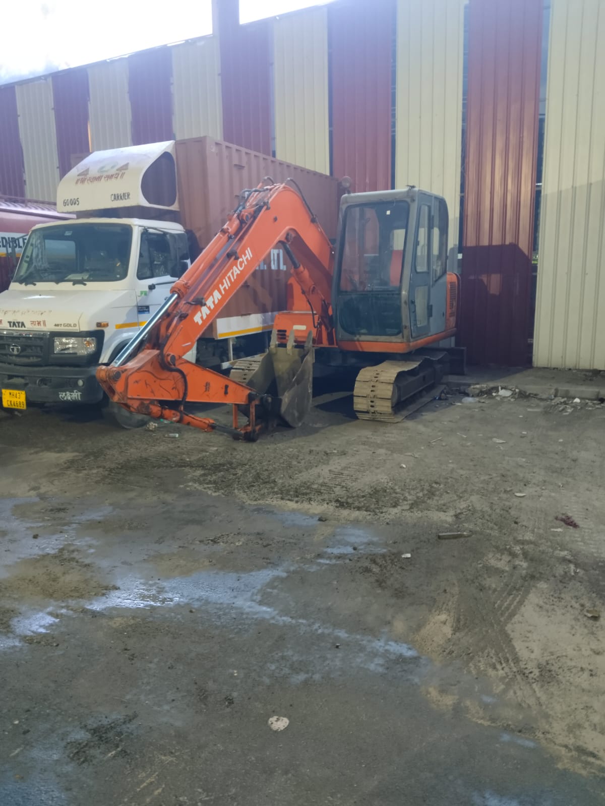 TATA HITACHI EXCAVATAR EX70 2011