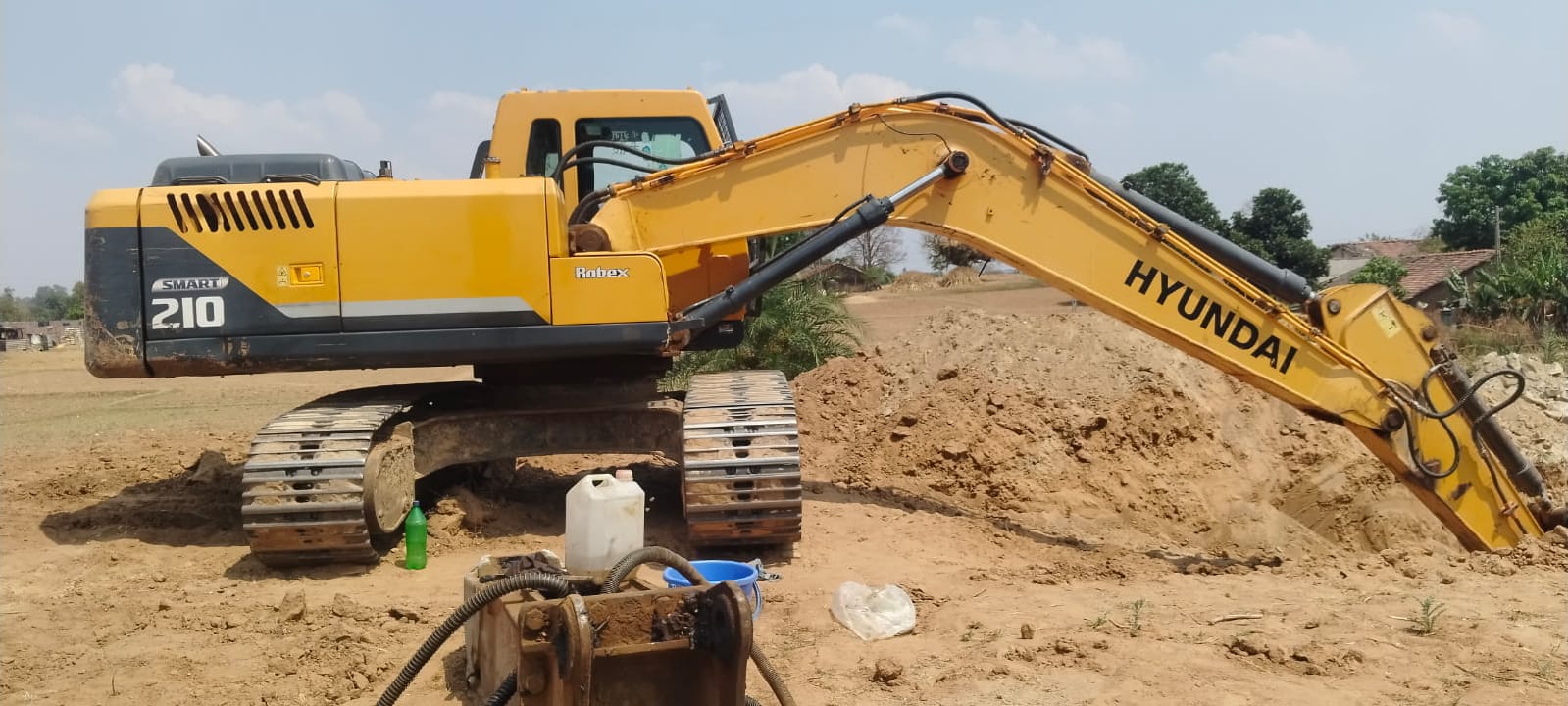 HYUNDAI EXCAVATOR R210 2017