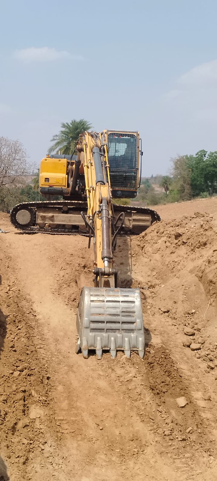 HYUNDAI EXCAVATOR R210 2017