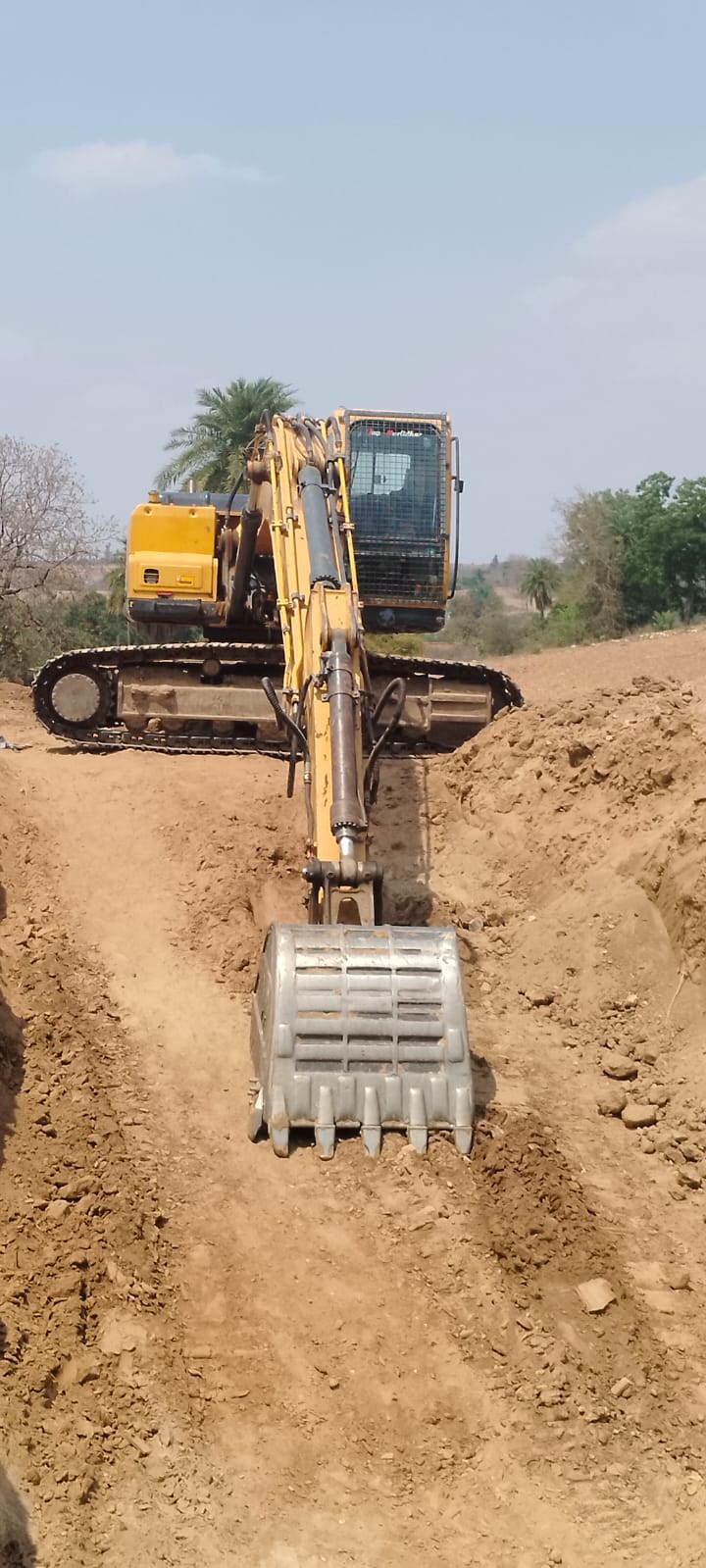 HYUNDAI EXCAVATOR R210 2017