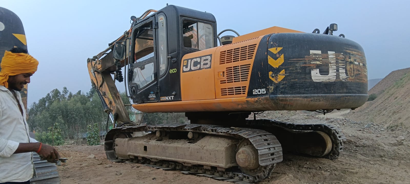 JCB EXCAVATOR JS205 2019