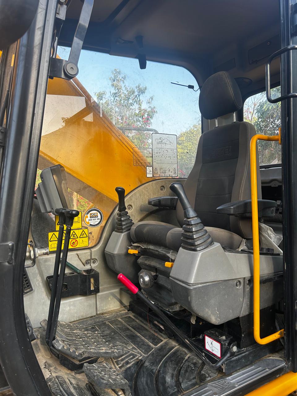 JCB EXCAVATOR JS225 2024