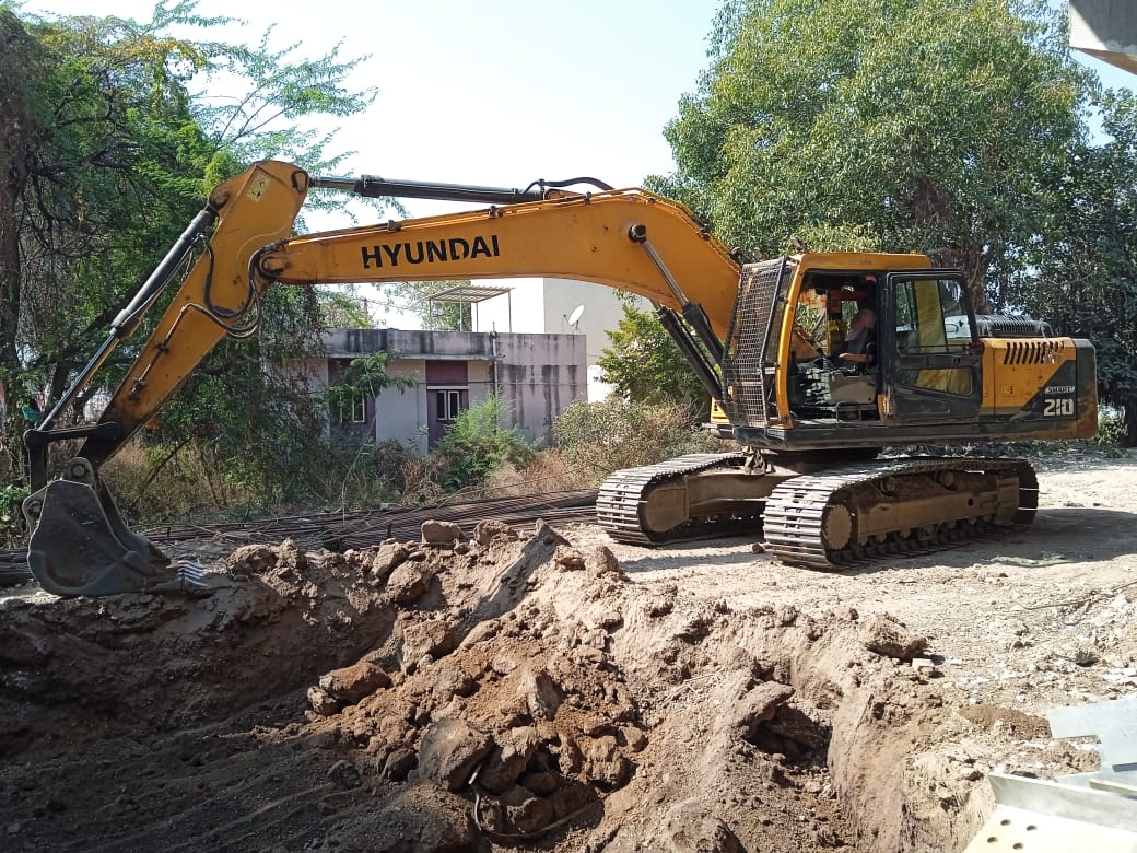 HYUNDAI EXCAVATOR R210 2019
