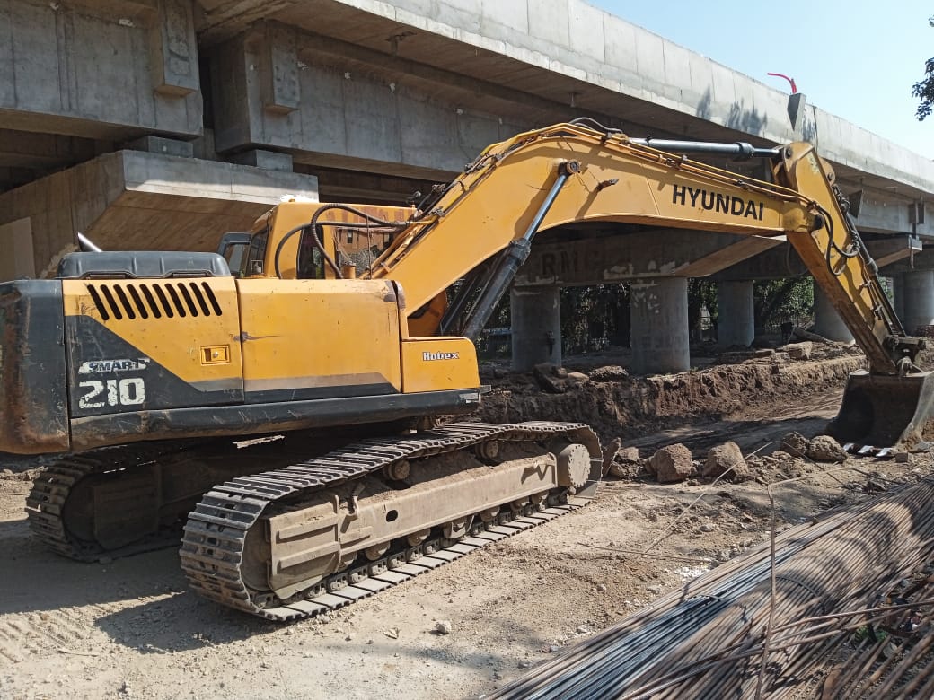 HYUNDAI EXCAVATOR R210 2019