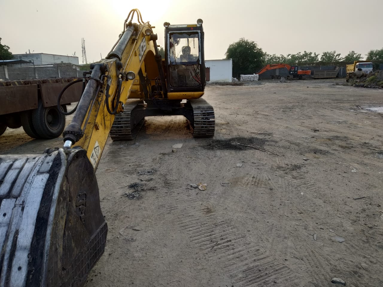 JCB EXCAVATOR JS140 2011