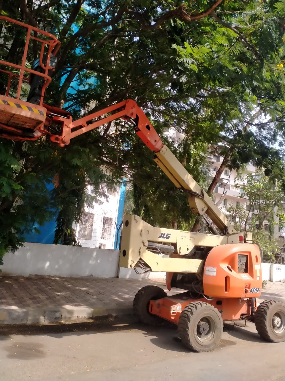 JLG BOOM LIFT 450AJ 2002