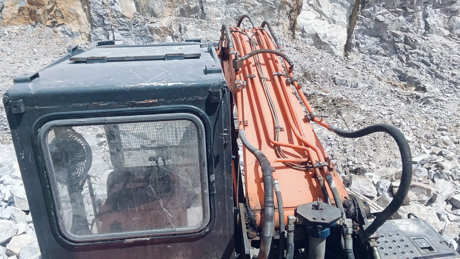 TATA HITACHI EXCAVATAR EX200 2017
