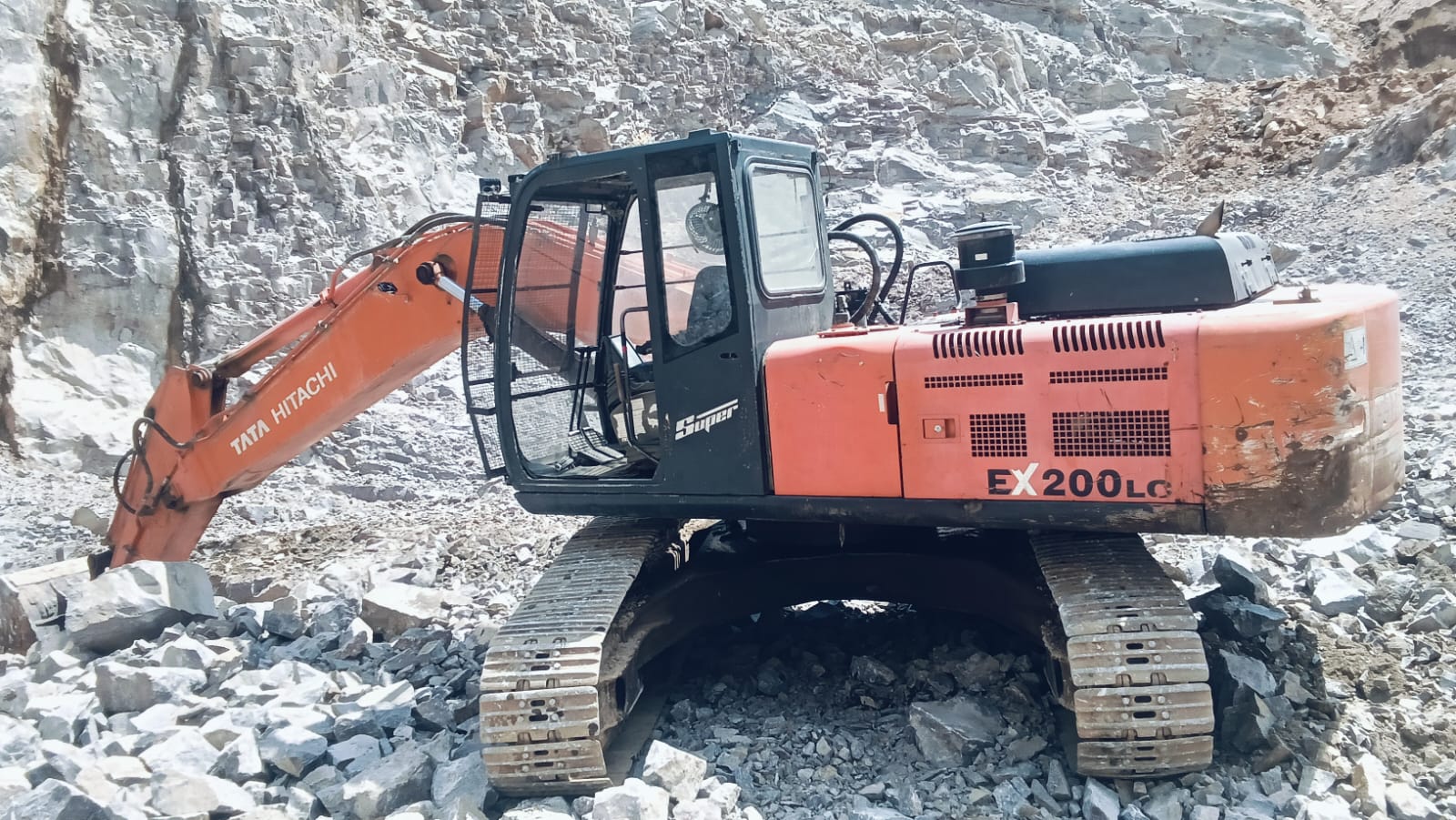TATA HITACHI EXCAVATAR EX200 2017