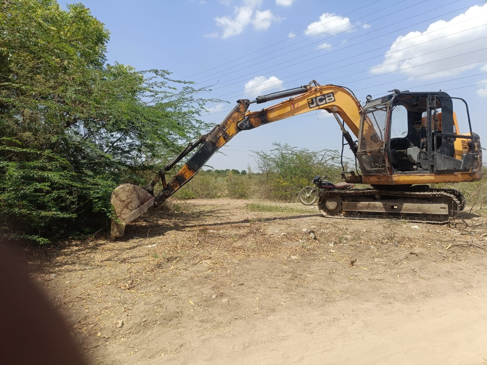JCB EXCAVATOR JS81 2015