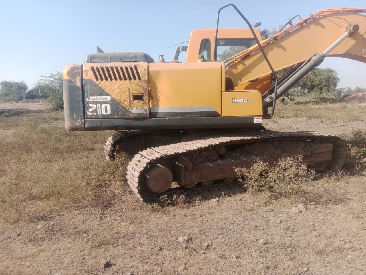 HYUNDAI EXCAVATOR R210 2017