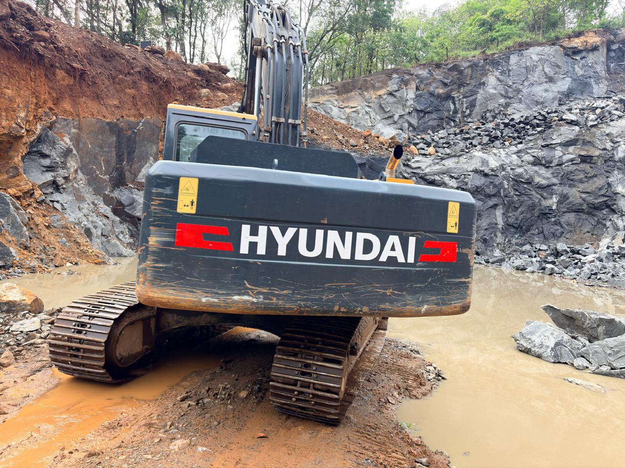 HYUNDAI EXCAVATOR R210 2023