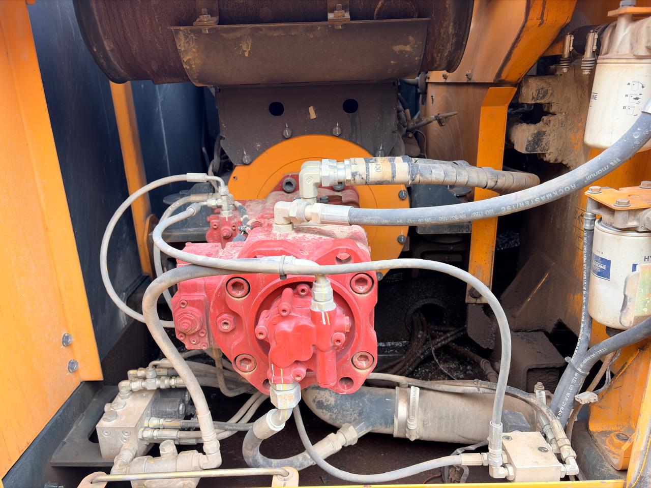 HYUNDAI EXCAVATOR R210 2023