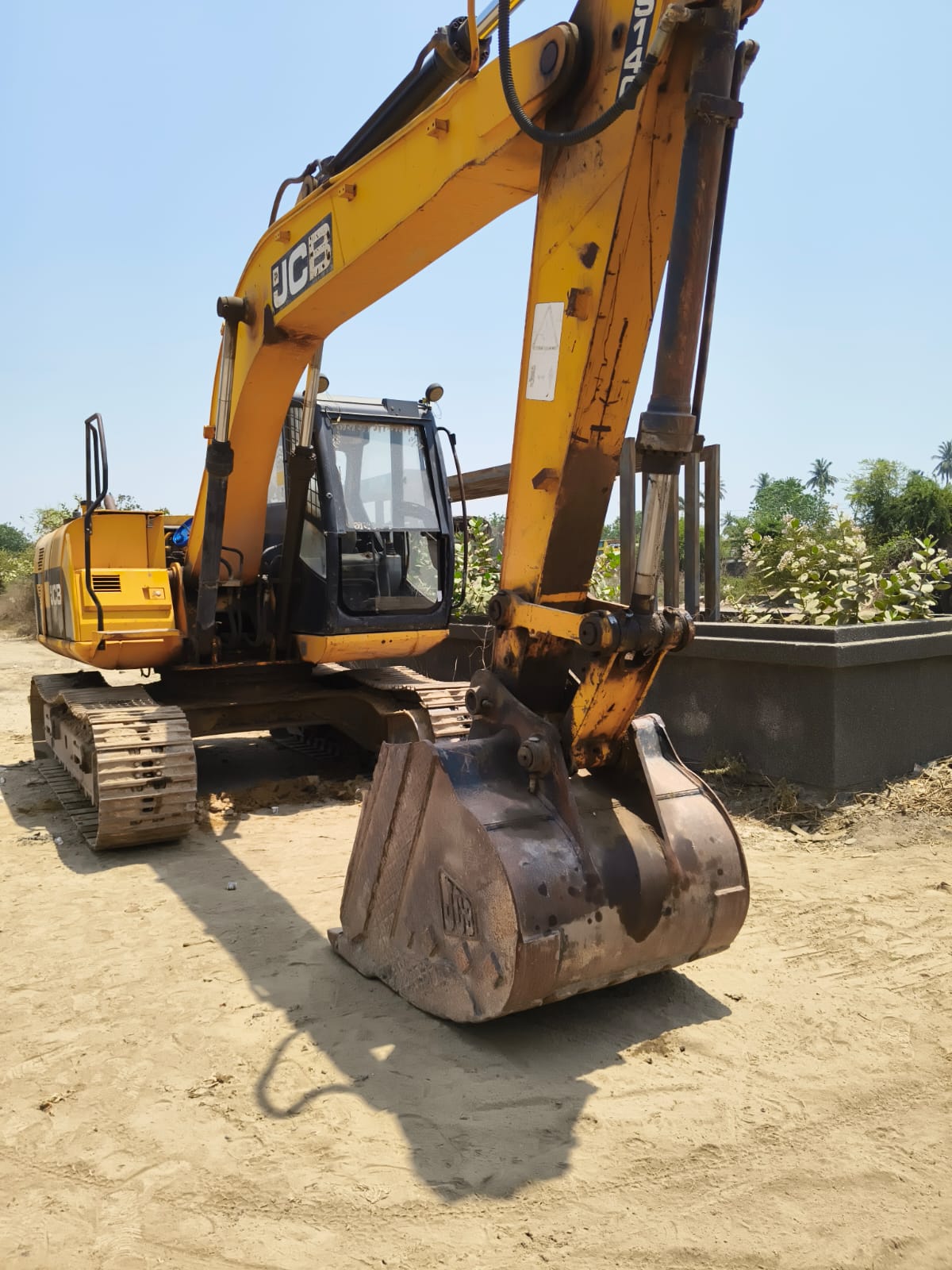 JCB EXCAVATOR JS140 2014