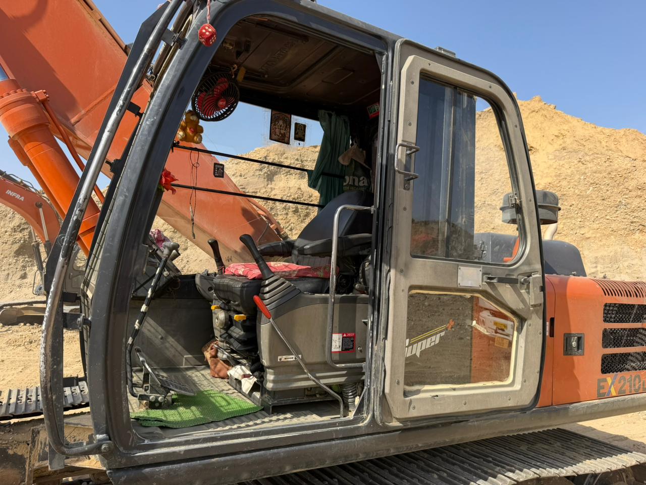 TATA HITACHI EXCAVATOR EX 210 2023