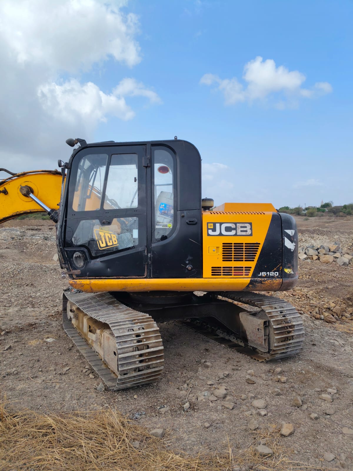 JCB EXCAVATOR JS120 2017