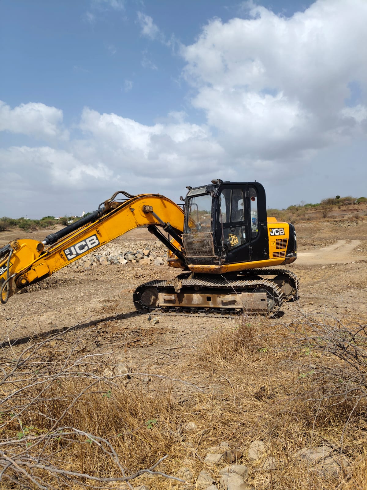 JCB EXCAVATOR JS120 2017