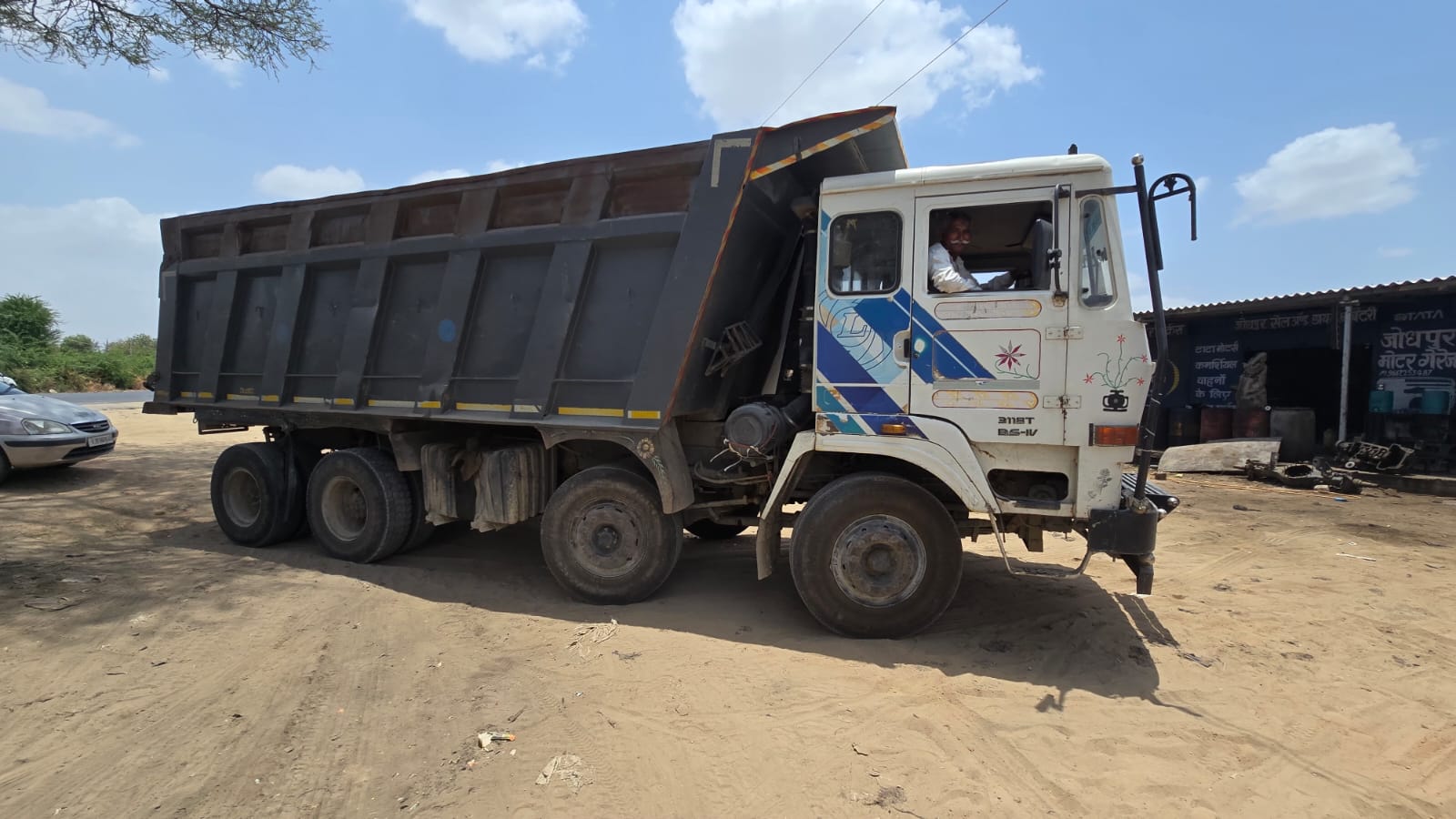 ASHOK LEYLAND DUMP TRUCK 3118 2018