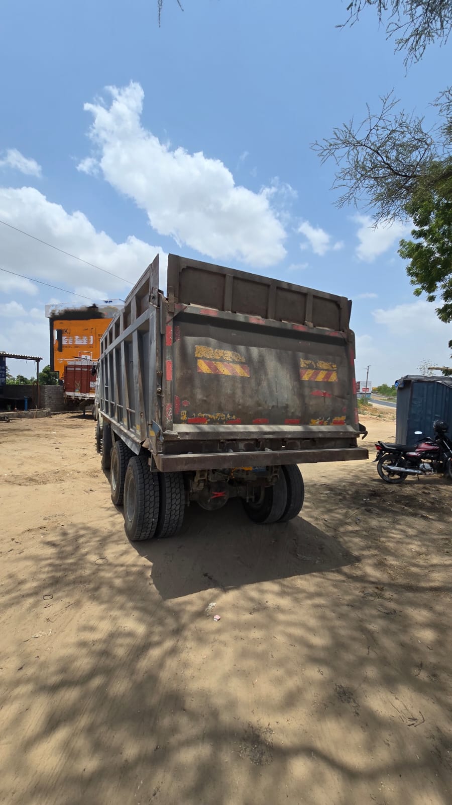 ASHOK LEYLAND DUMP TRUCK 3118 2018