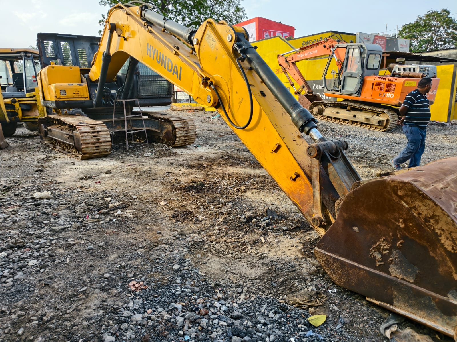 HYUNDAI EXCAVATOR R210 2016
