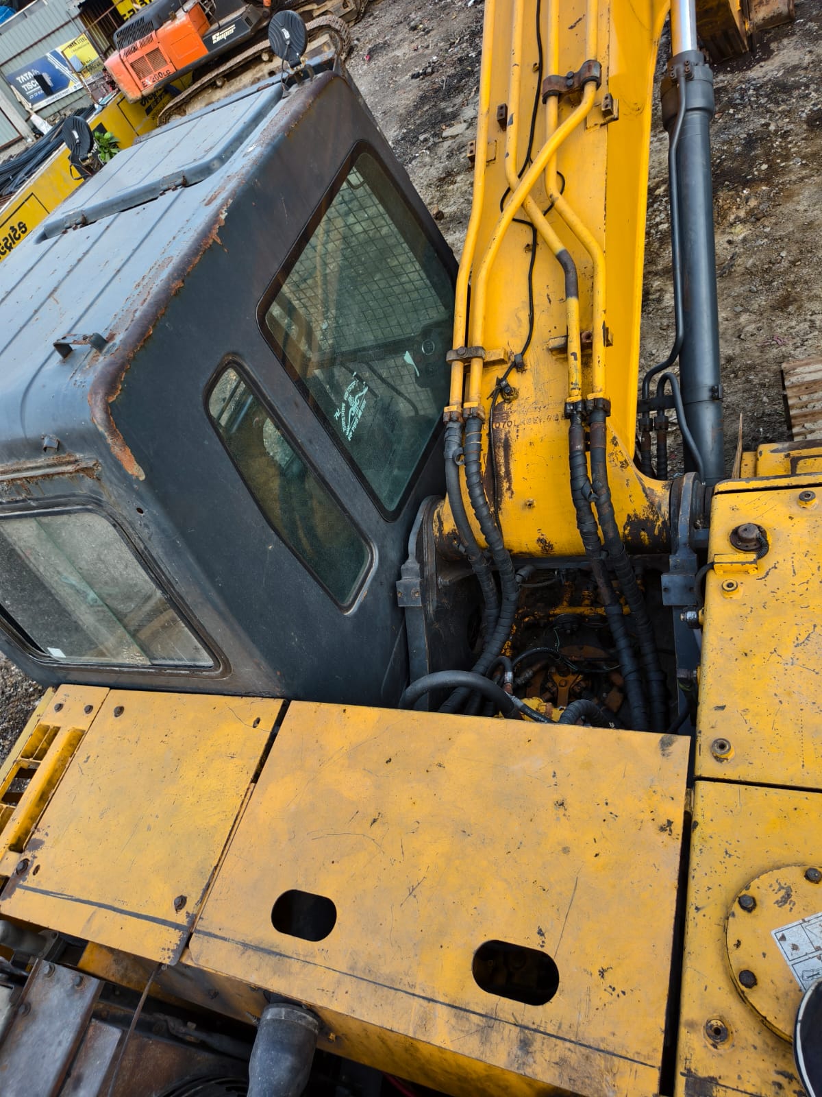 HYUNDAI EXCAVATOR R210 2016