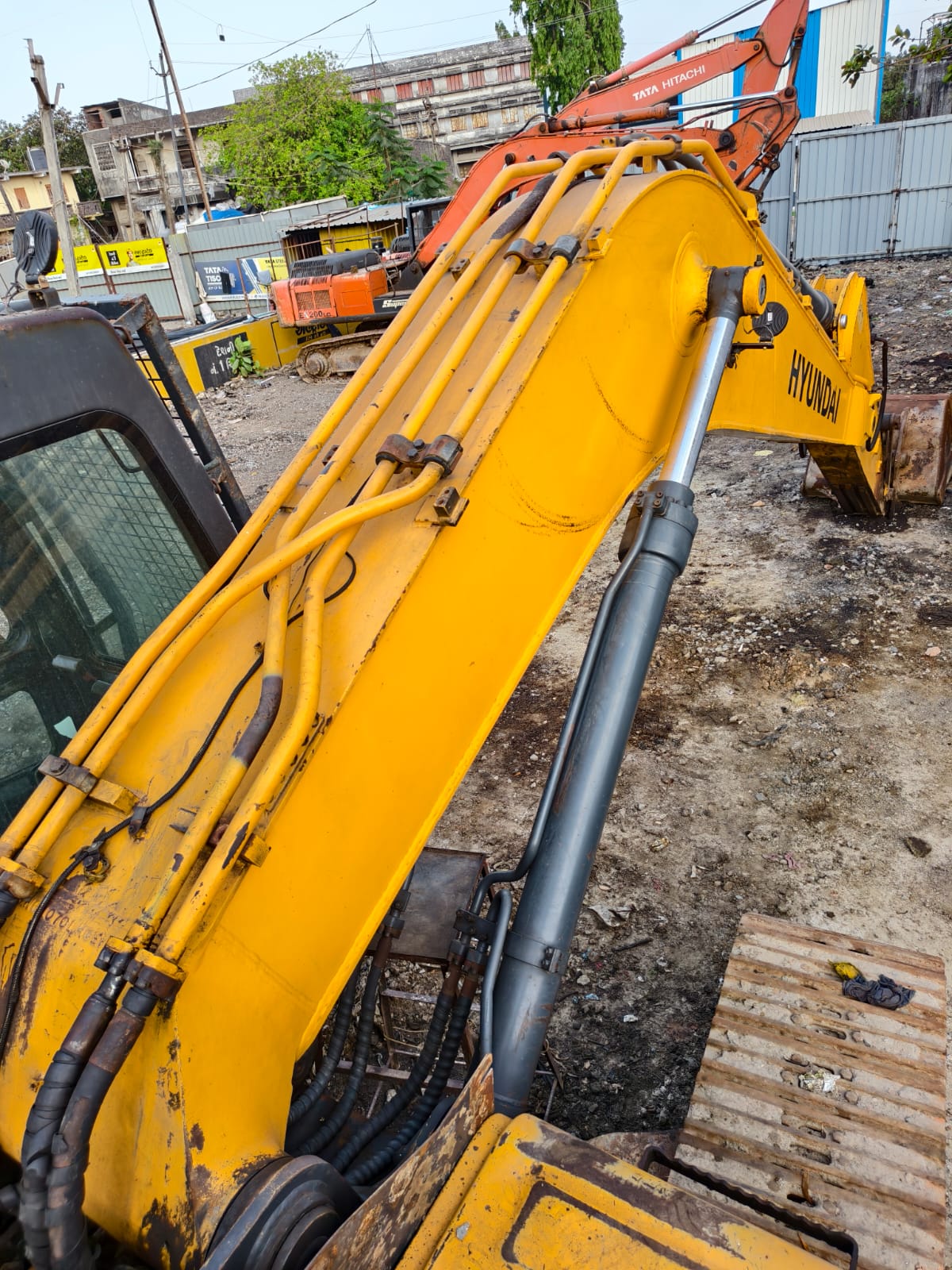 HYUNDAI EXCAVATOR R210 2016
