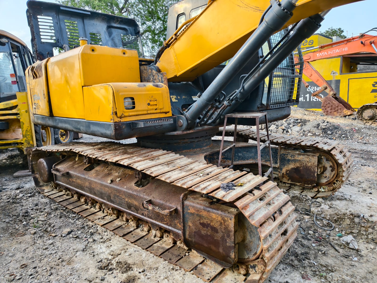 HYUNDAI EXCAVATOR R210 2016