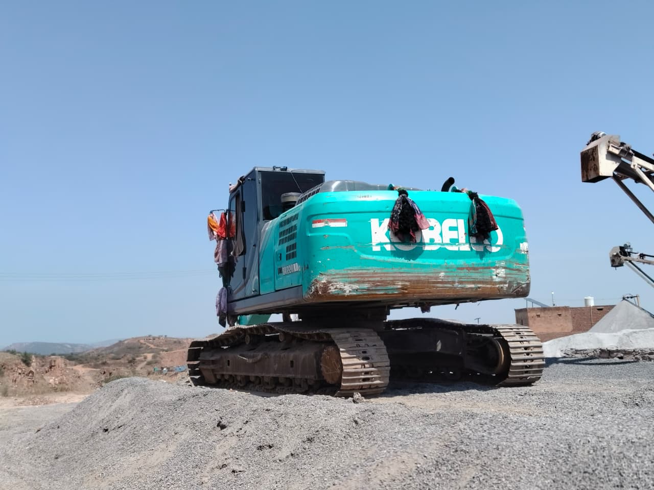 KOBELCO EXCAVATORS 220 2020