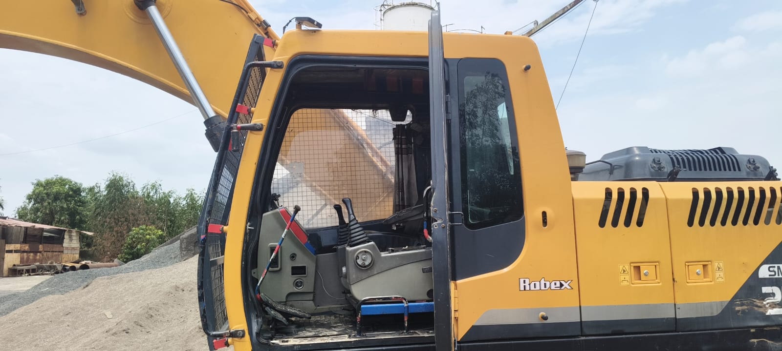 HYUNDAI EXCAVATOR R215 2019