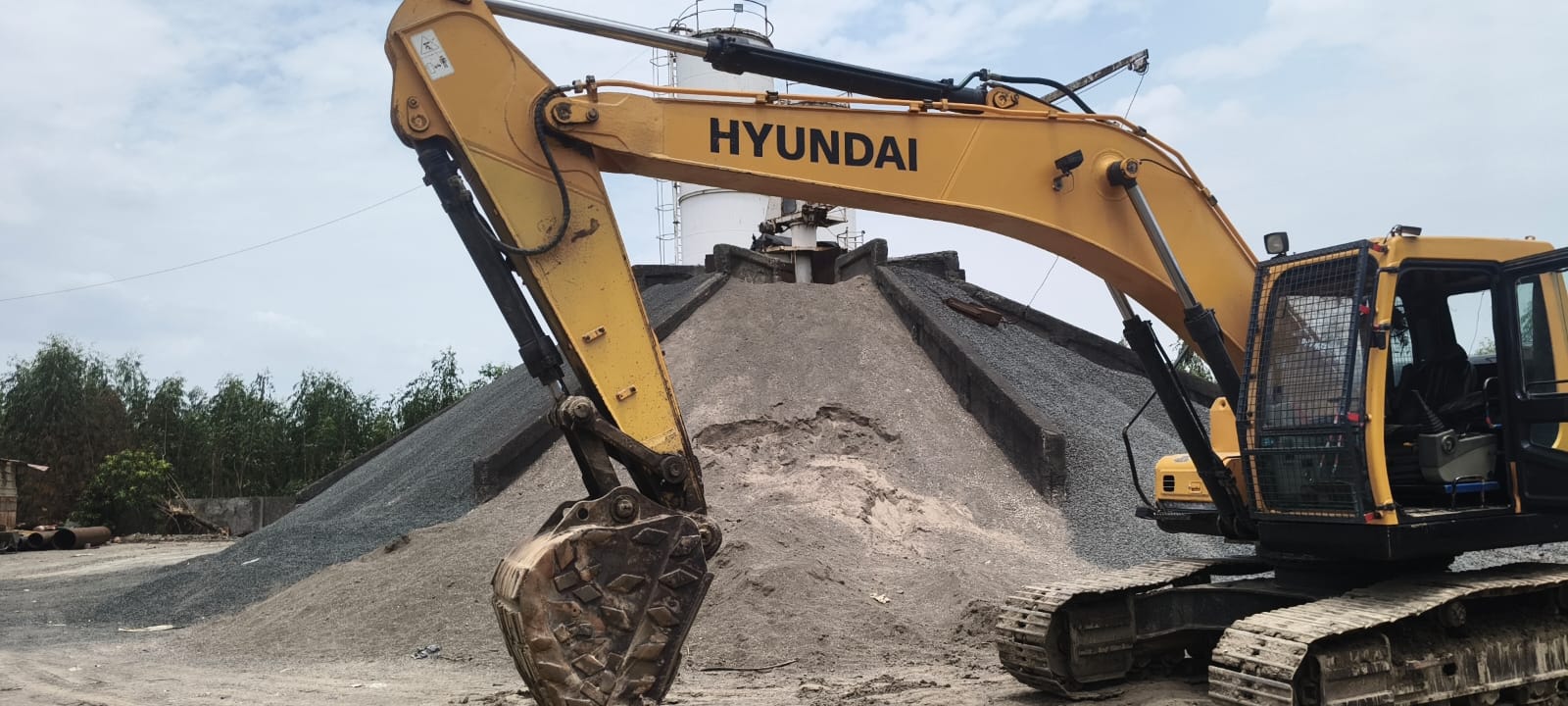 HYUNDAI EXCAVATOR R215 2019