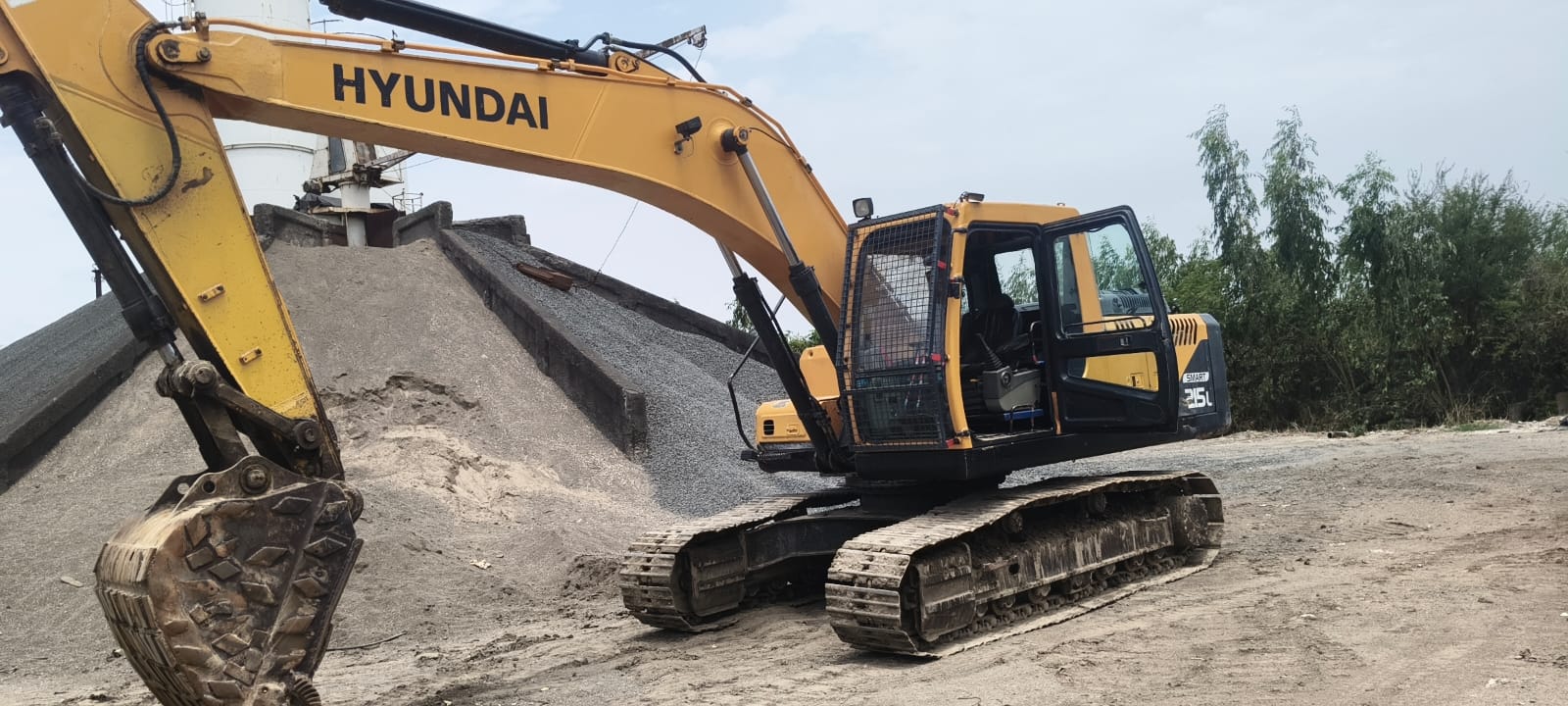 HYUNDAI EXCAVATOR R215 2019
