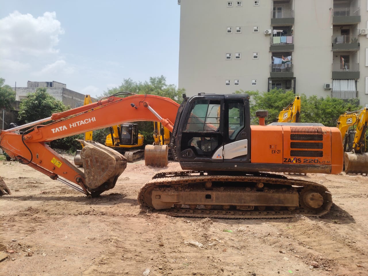 TATA HITACHI EXCAVATOR ZAXIS 220 LCM 2019