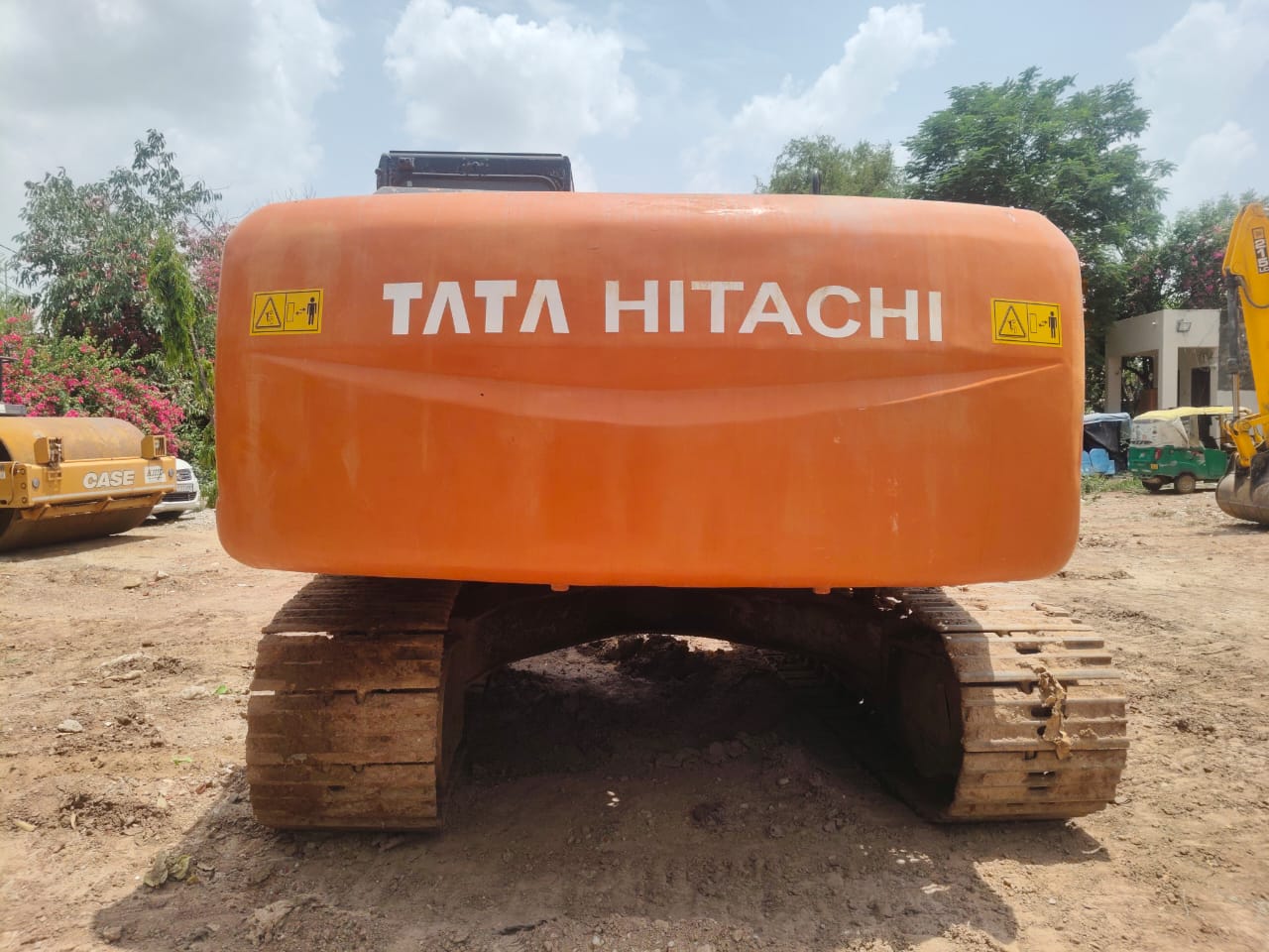 TATA HITACHI EXCAVATOR ZAXIS 220 LCM 2019