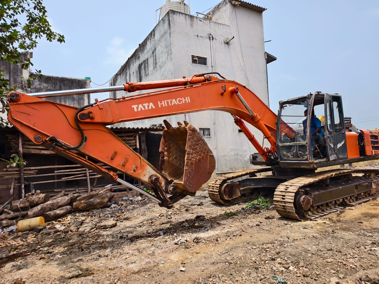 TATA HITACHI EXCAVATOR EX200 2016