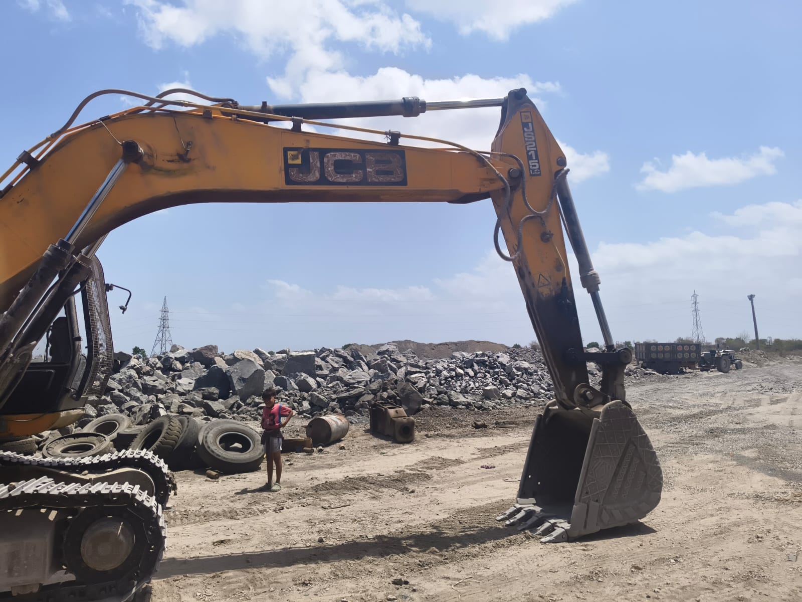 JCB EXCAVATOR JS205 2019